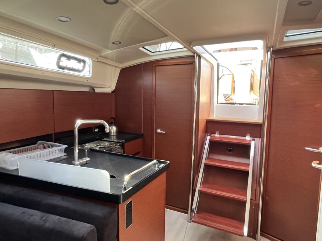 hanse-418-anyma-int3